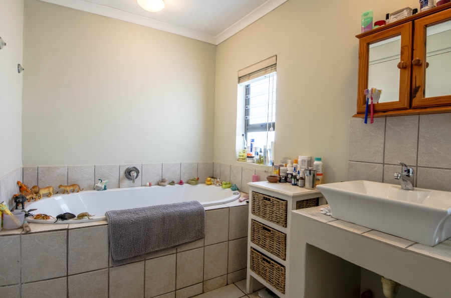 4 Bedroom Property for Sale in Pringle Bay Western Cape